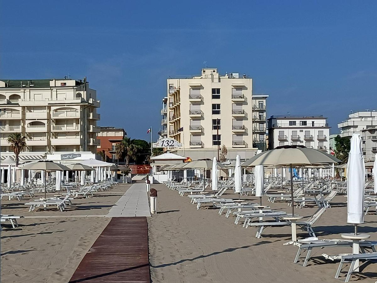 Hotel Bed&Book Rimini Exterior foto