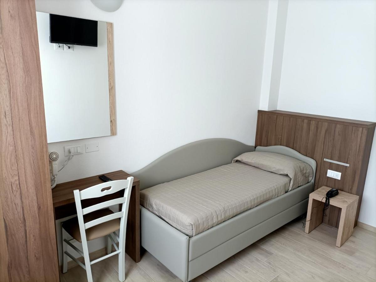 Hotel Bed&Book Rimini Exterior foto