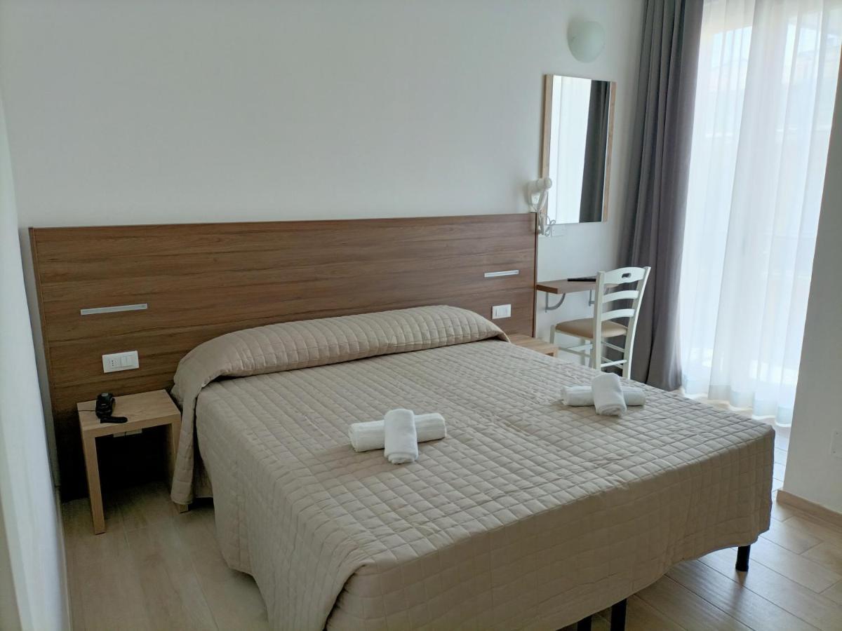Hotel Bed&Book Rimini Exterior foto