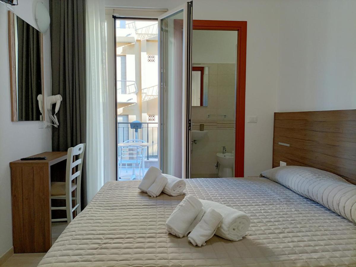 Hotel Bed&Book Rimini Exterior foto