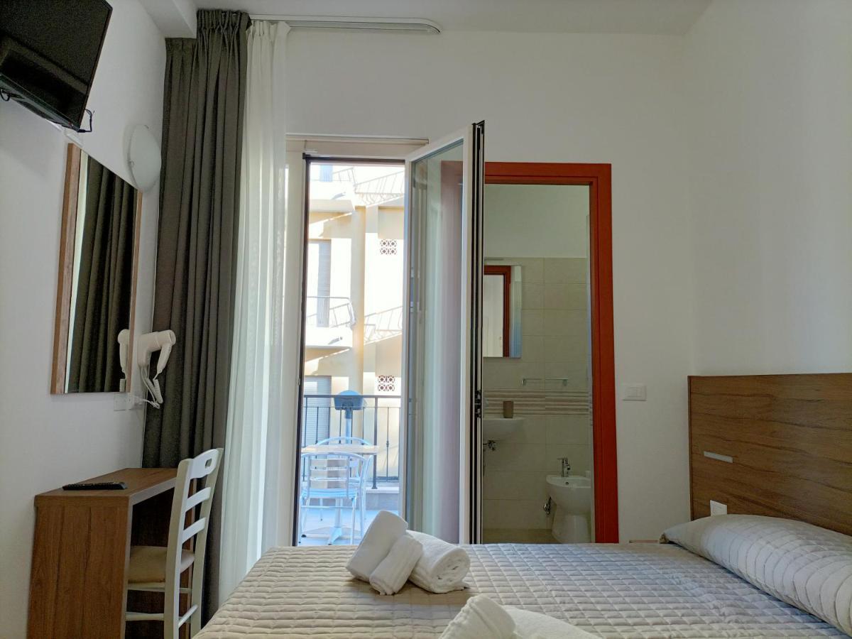 Hotel Bed&Book Rimini Exterior foto