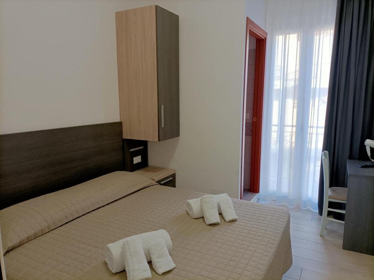 Hotel Bed&Book Rimini Exterior foto