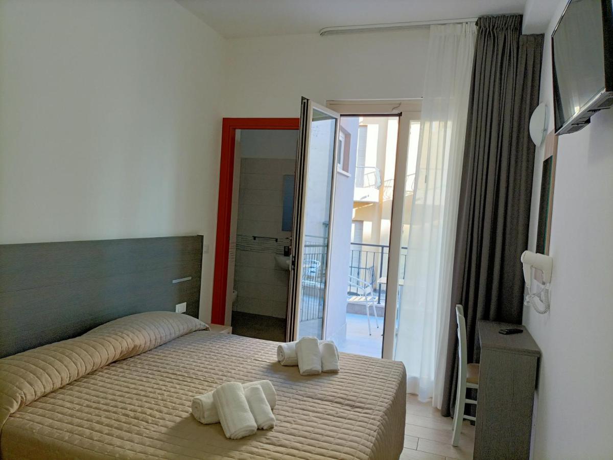Hotel Bed&Book Rimini Exterior foto