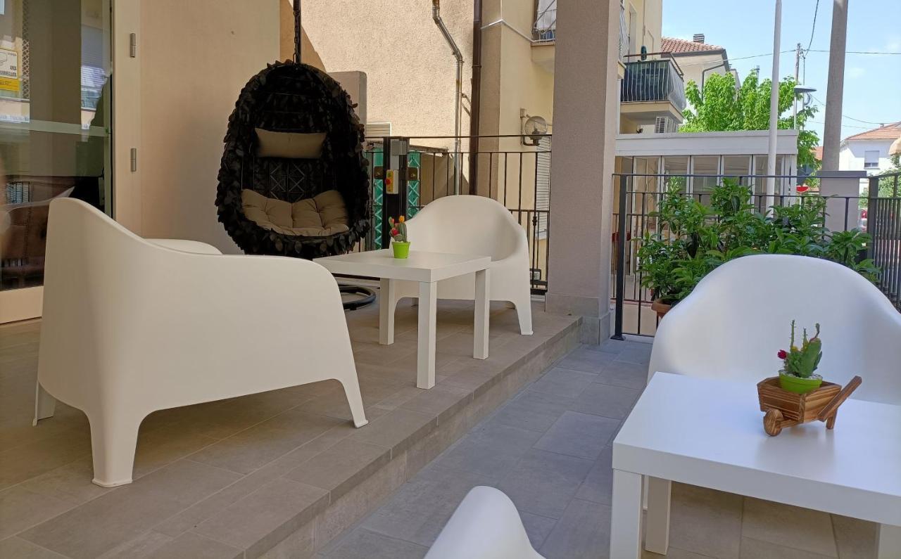 Hotel Bed&Book Rimini Exterior foto