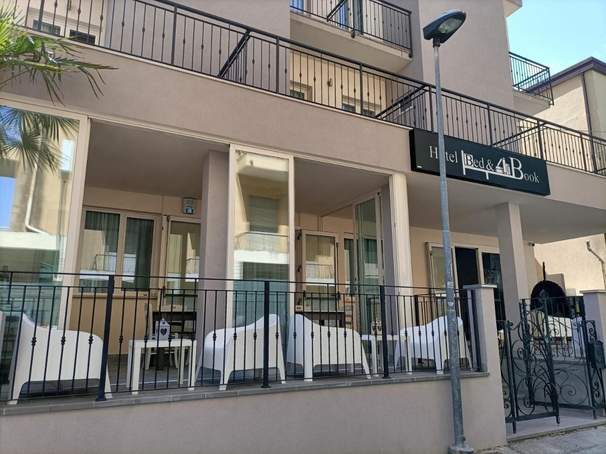 Hotel Bed&Book Rimini Exterior foto