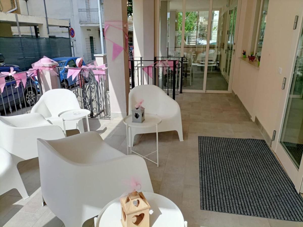 Hotel Bed&Book Rimini Exterior foto